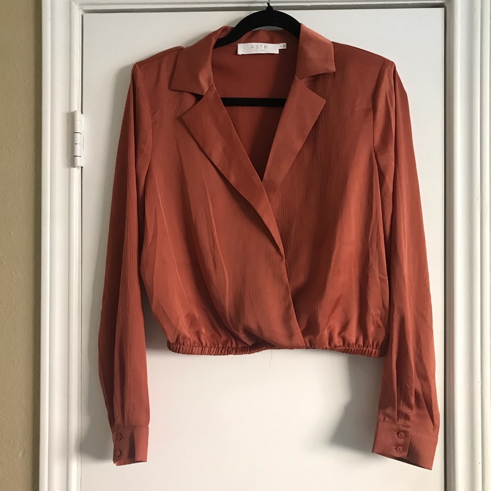 silky collared going out top